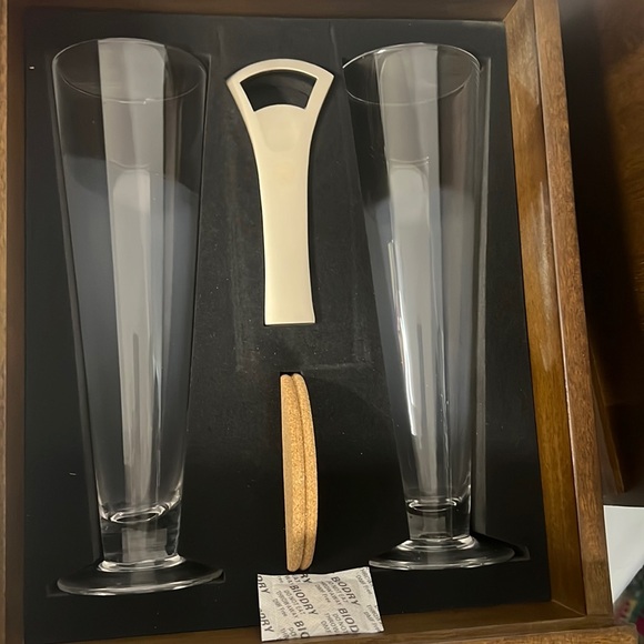 NIB - Legacy Pilsner Beer Glass Gift Set - Picture 9 of 10